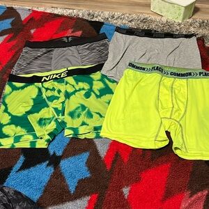 4 pairs men’s boxer briefs. Size XL